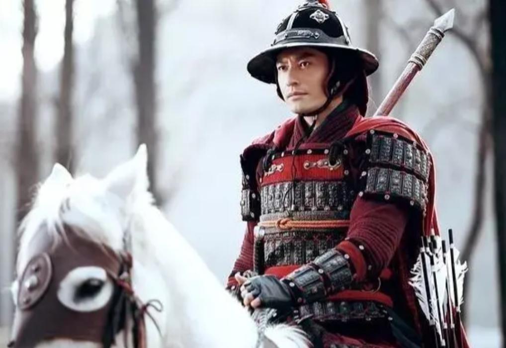 岳飞背后的精忠报国是怎么刻的,正史记载岳飞背后所刻的四个字