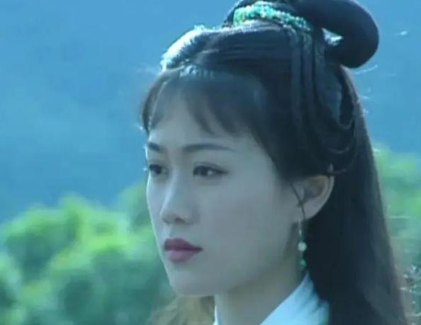 高鼻梁塌却很漂亮的女星,凸嘴短下巴的女人面相