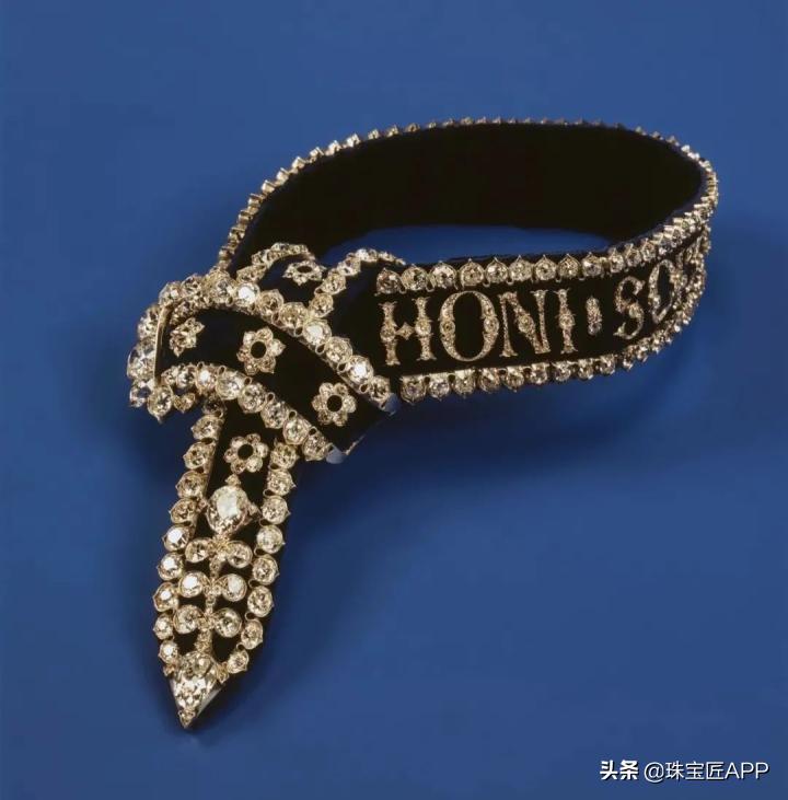 象征性感的“吊袜带”，为啥成了英国最高级别骑士勋章的代表物？