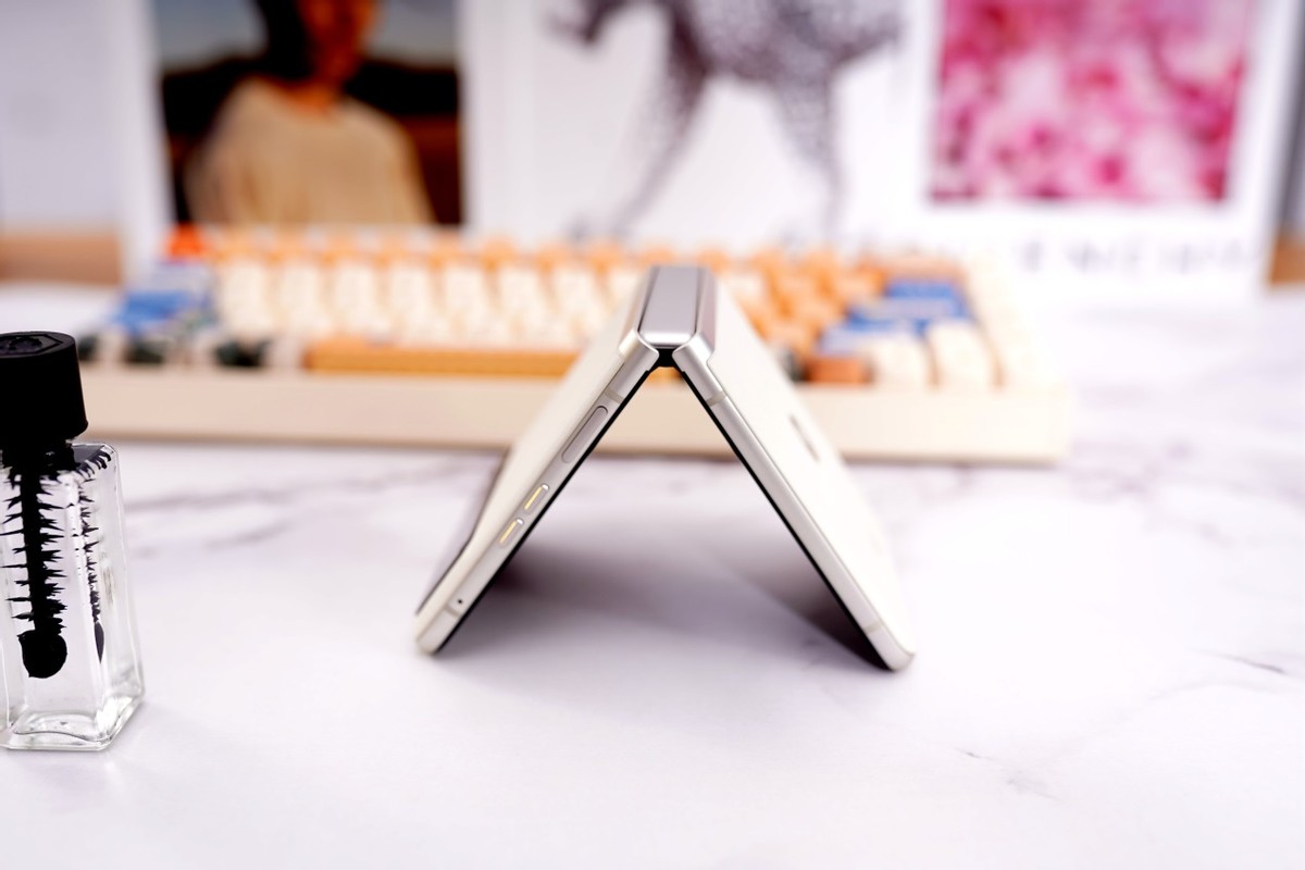 motorazr40双卡双待5g折叠屏,motorazr40手机功能体验