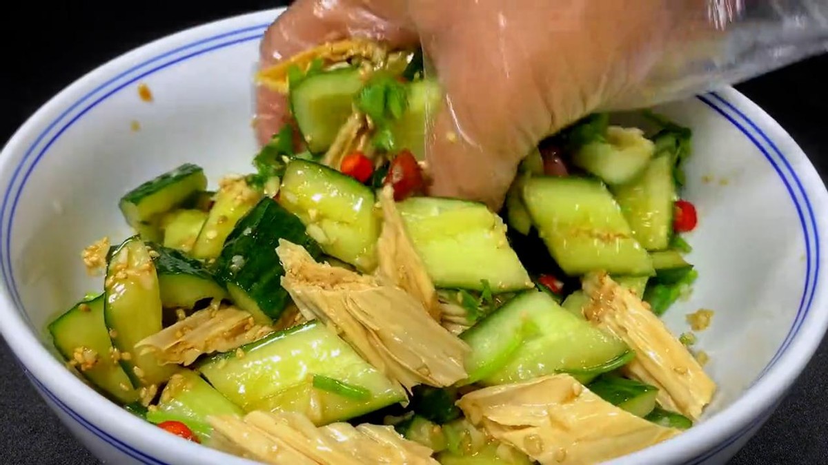 4种蔬菜被拉入致癌名单,哪三种蔬菜不能放进冰箱还会致癌