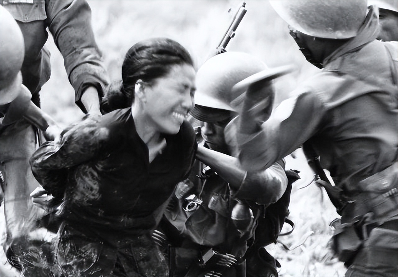 越南女兵有多惨？美军在刑讯逼供中，竟用蚂蟥、山羊作为行刑工具