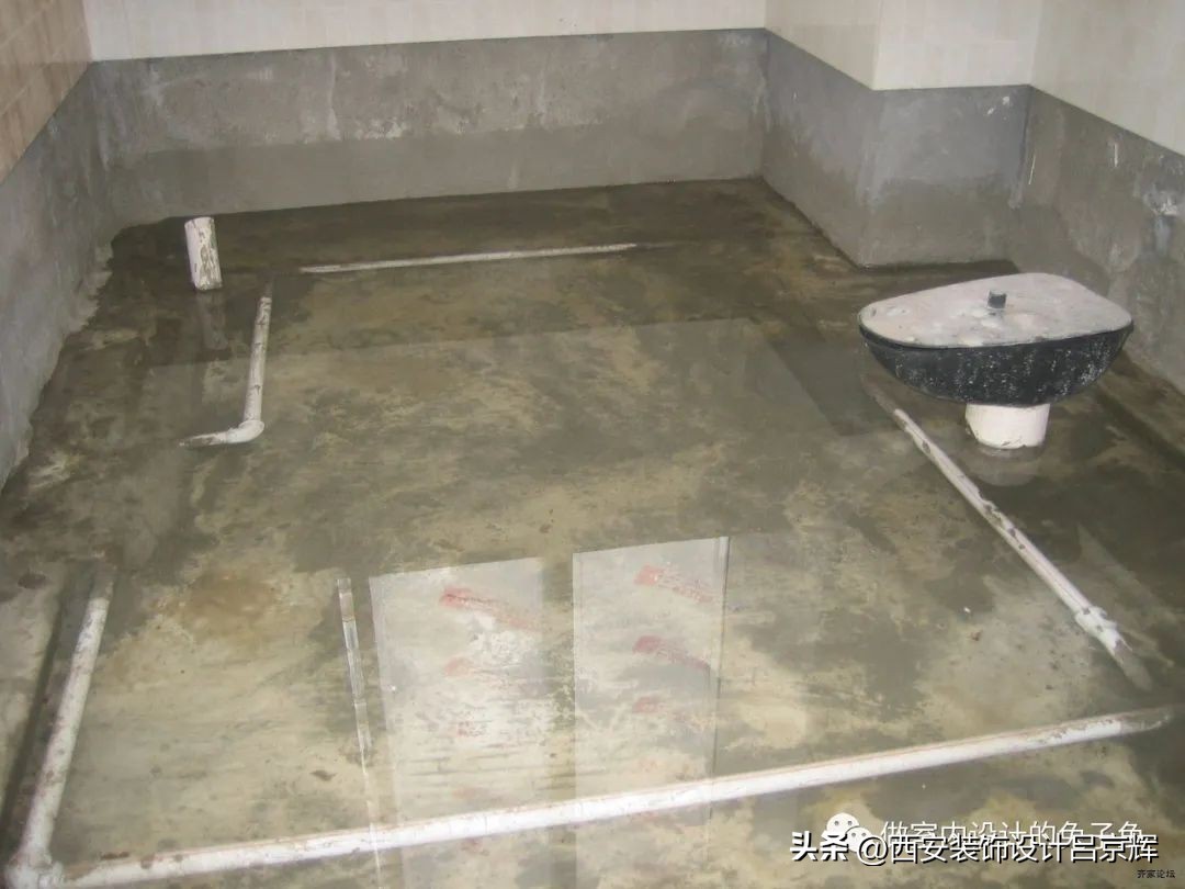 卫生间做完防水试水不漏，装好又漏？