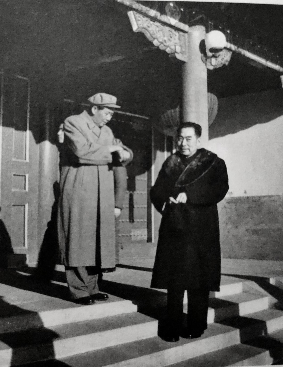 1959年人民大会堂落成，毛主席看着天花板笑问：这是谁的主意