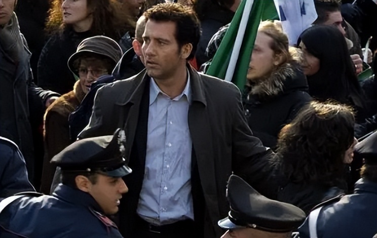 阿明·斯塔尔在《跨国银行》中的演绎，揭露了银行家普遍的心理