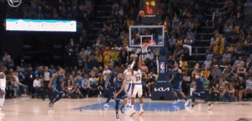 nba消息字母哥受伤,字母哥重摔致下背部挫伤退赛