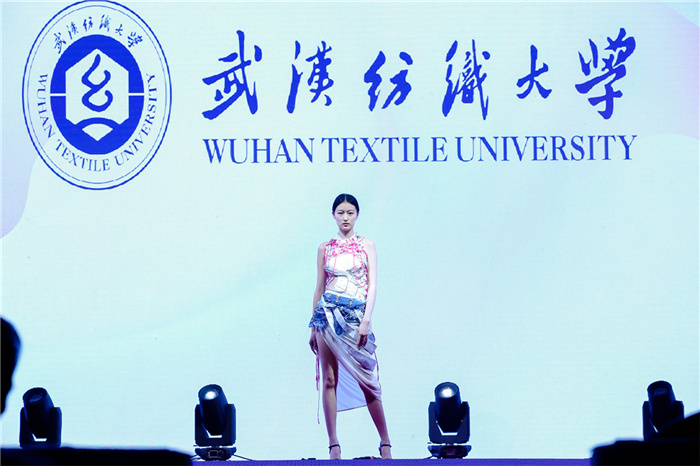 两场高端演讲，一场专题对话！荆州举行中国童装企业家沙龙聊这事