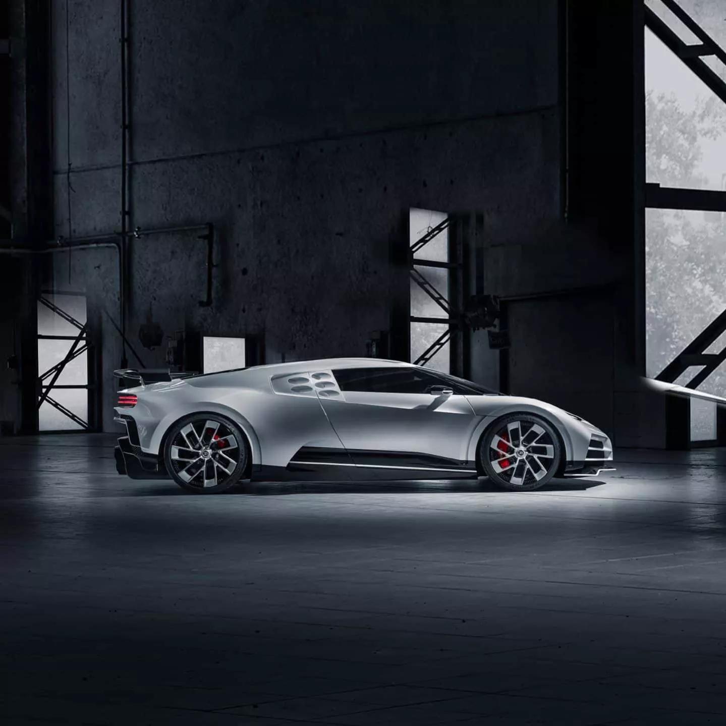 市长父亲被大雨困在饭店,打电话让儿子来接,12块钱当作公车费