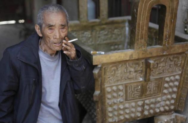 河南老汉造假青铜器,河南老汉带全村制假
