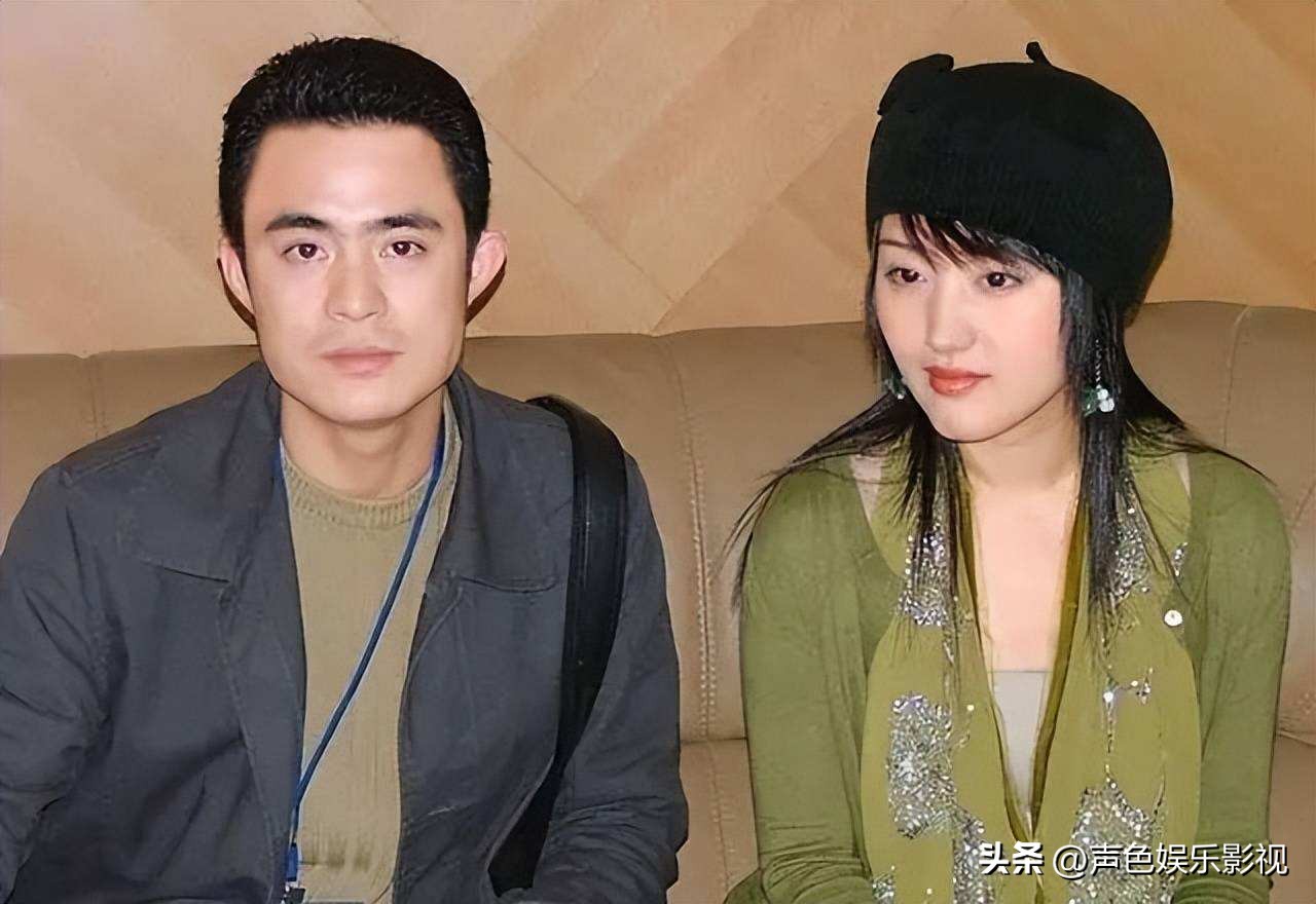 杨钰莹在工地卖唱,杨钰莹街头卖唱热舞