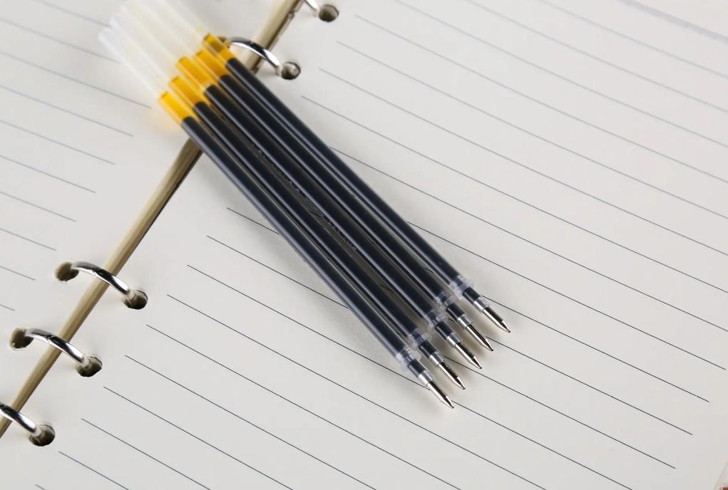 中性笔可以替换钢笔墨囊吗,钢笔中性笔用什么可以擦掉