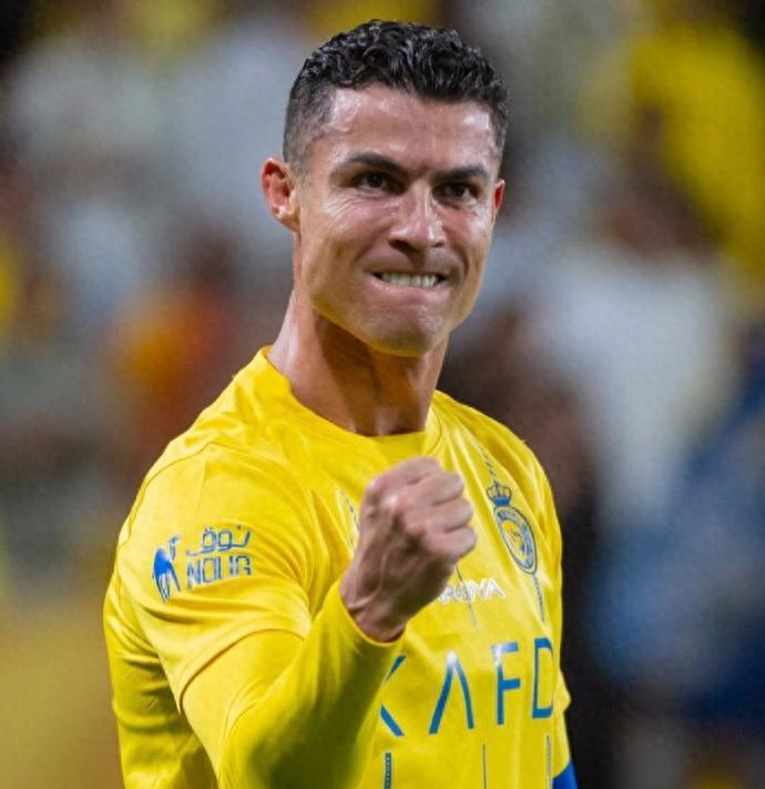 c罗目前职业生涯已打进882球,屡失良机37岁c罗巅峰不再仍获力挺