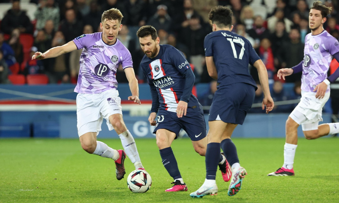 阿什拉夫为梅西出头染红,梅西阿什拉夫图卢兹