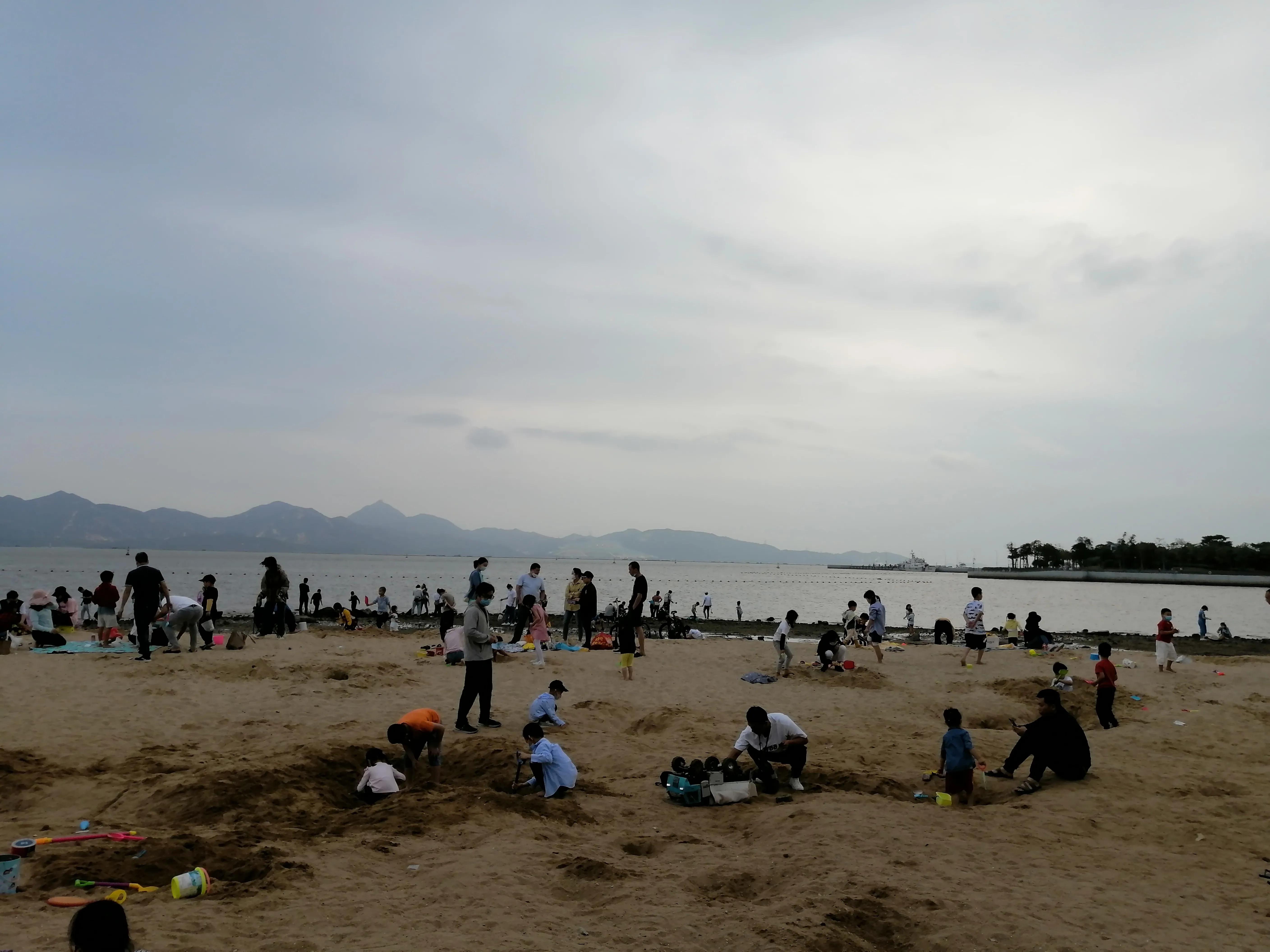 被“困兽”热情拥抱的深圳湾运动公园，该幸福大笑或痛苦尖叫呢？