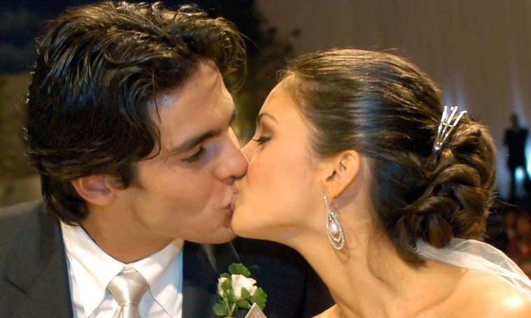 足球名将卡卡现状,巴西金童卡卡退役视频