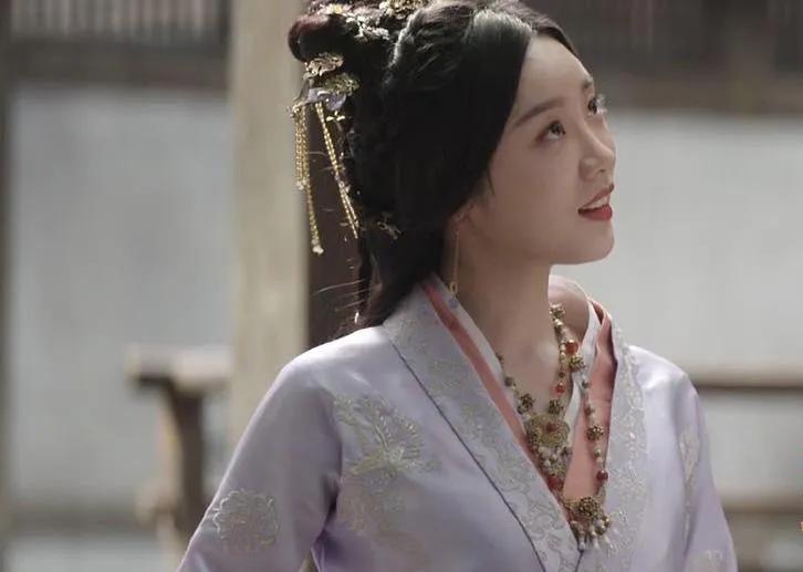 月圆中天，玉寄人间——影视剧里的“高大上”美饰盘点第1辑