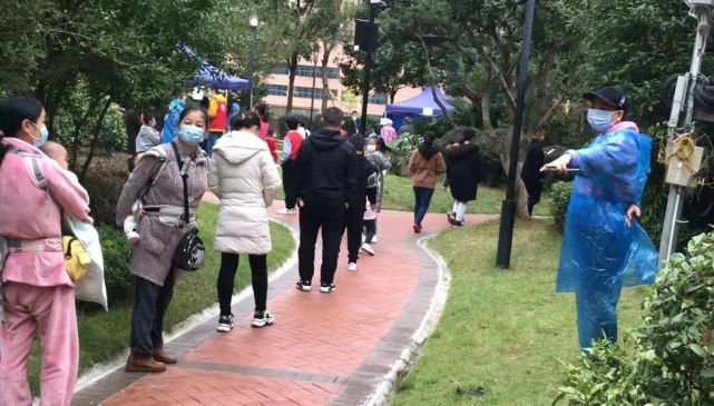 代购物资、志愿抗疫、爱心捐赠……社区防疫一线暖意满满