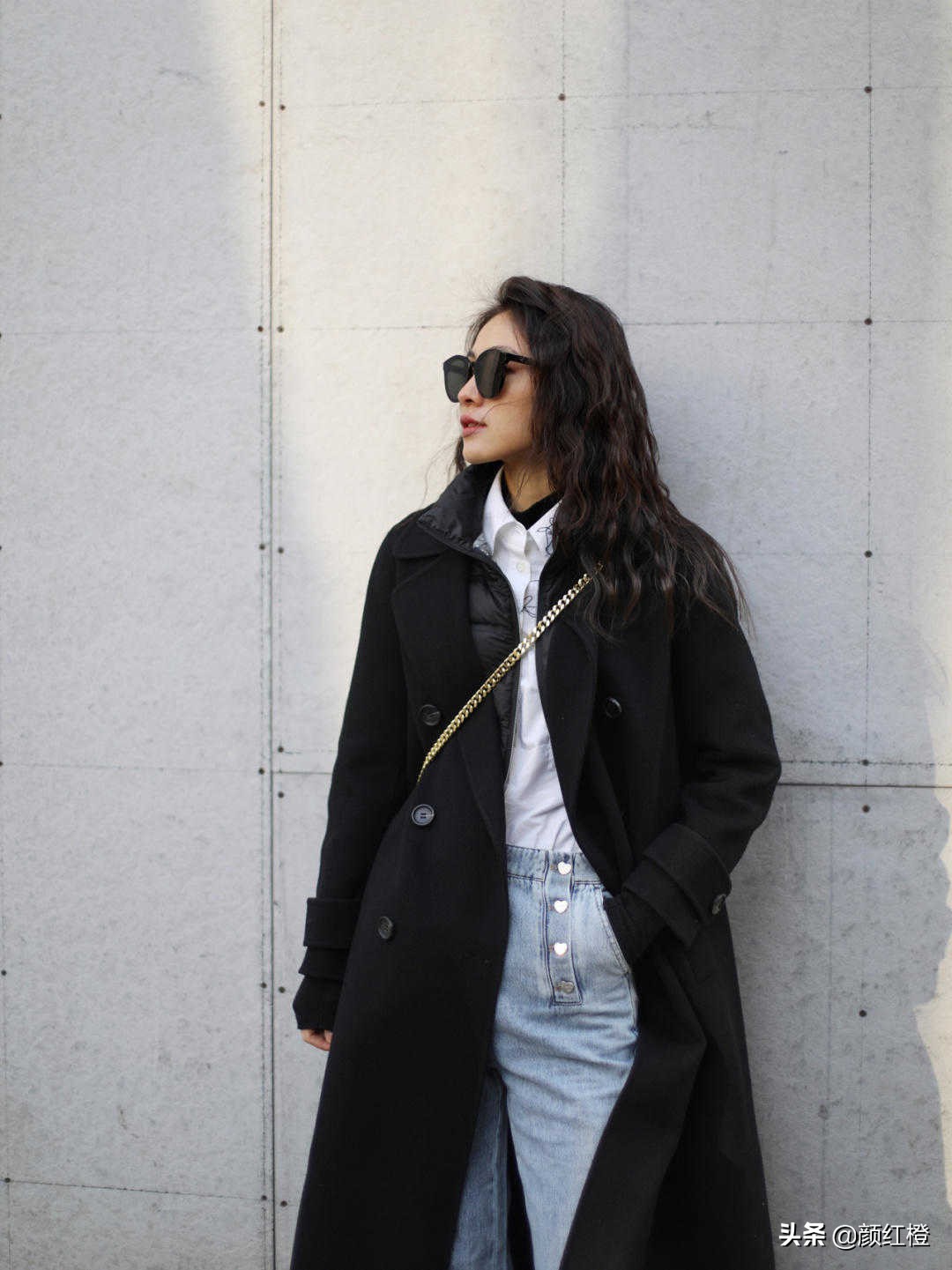 羽绒马甲什么时候穿怎么搭配好看,今冬最火大衣穿法太时髦高级了