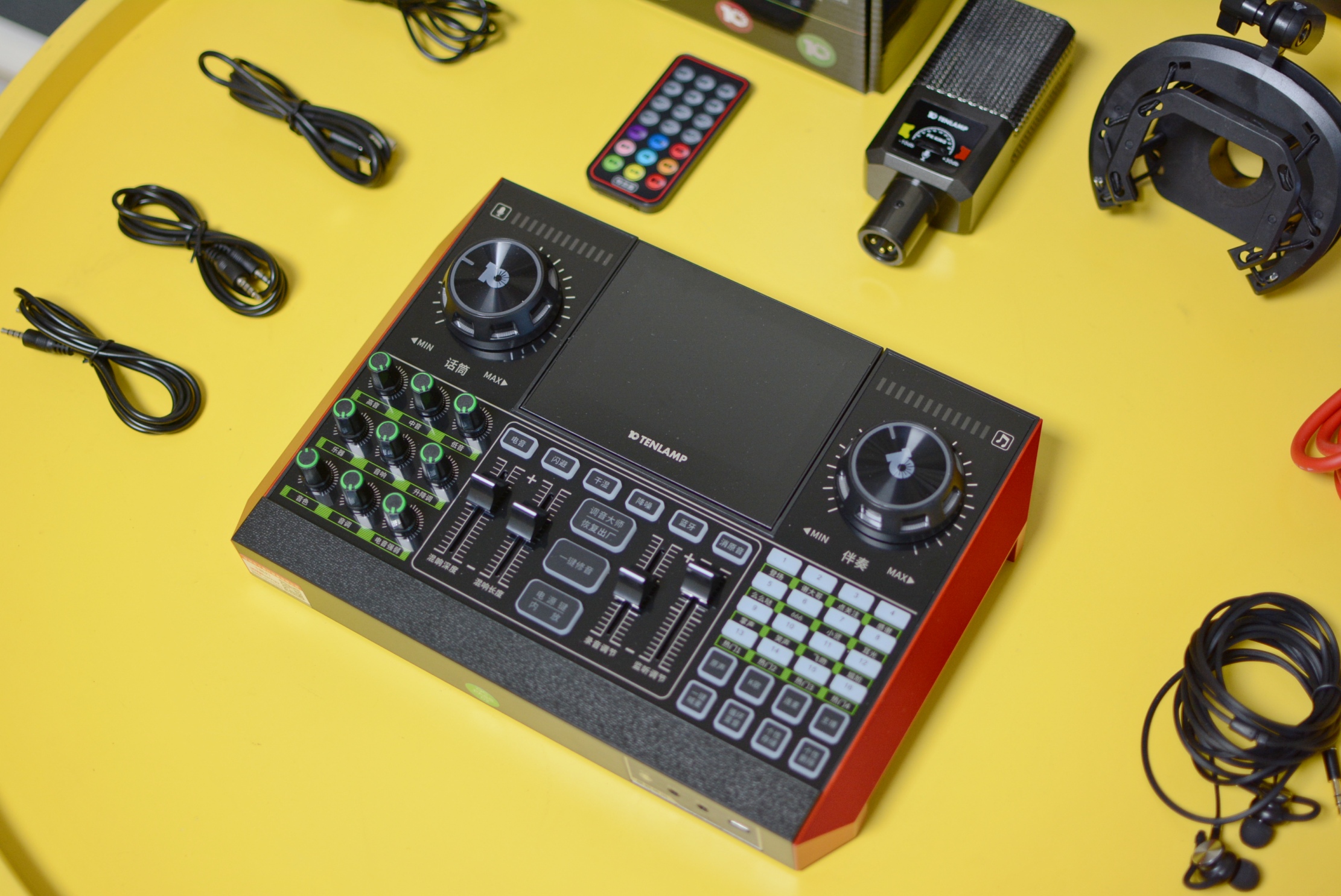 被董宇辉的才华打动，尝试开启直播，十盏灯G10声卡测评