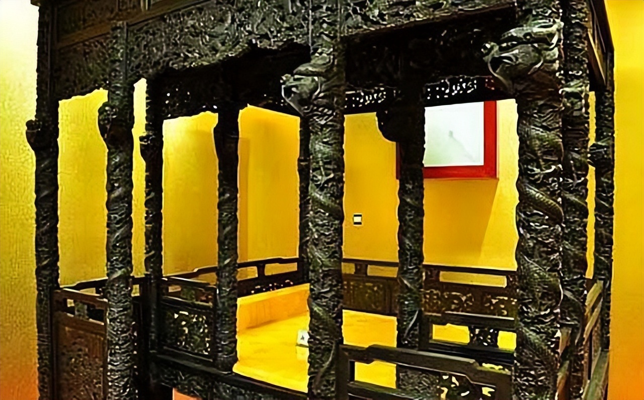 07年清宫3吨重“龙床”现身,专家称来历不简单,收藏者:5亿就卖