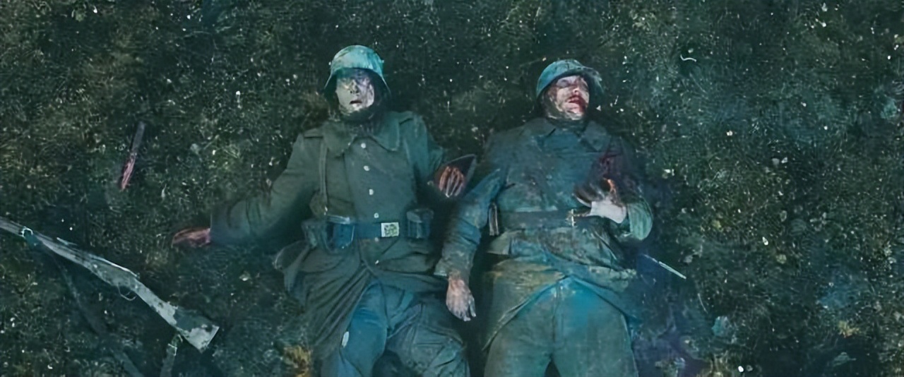 一上映就登票房榜首看完大呼过瘾,首播便拿下收视第一