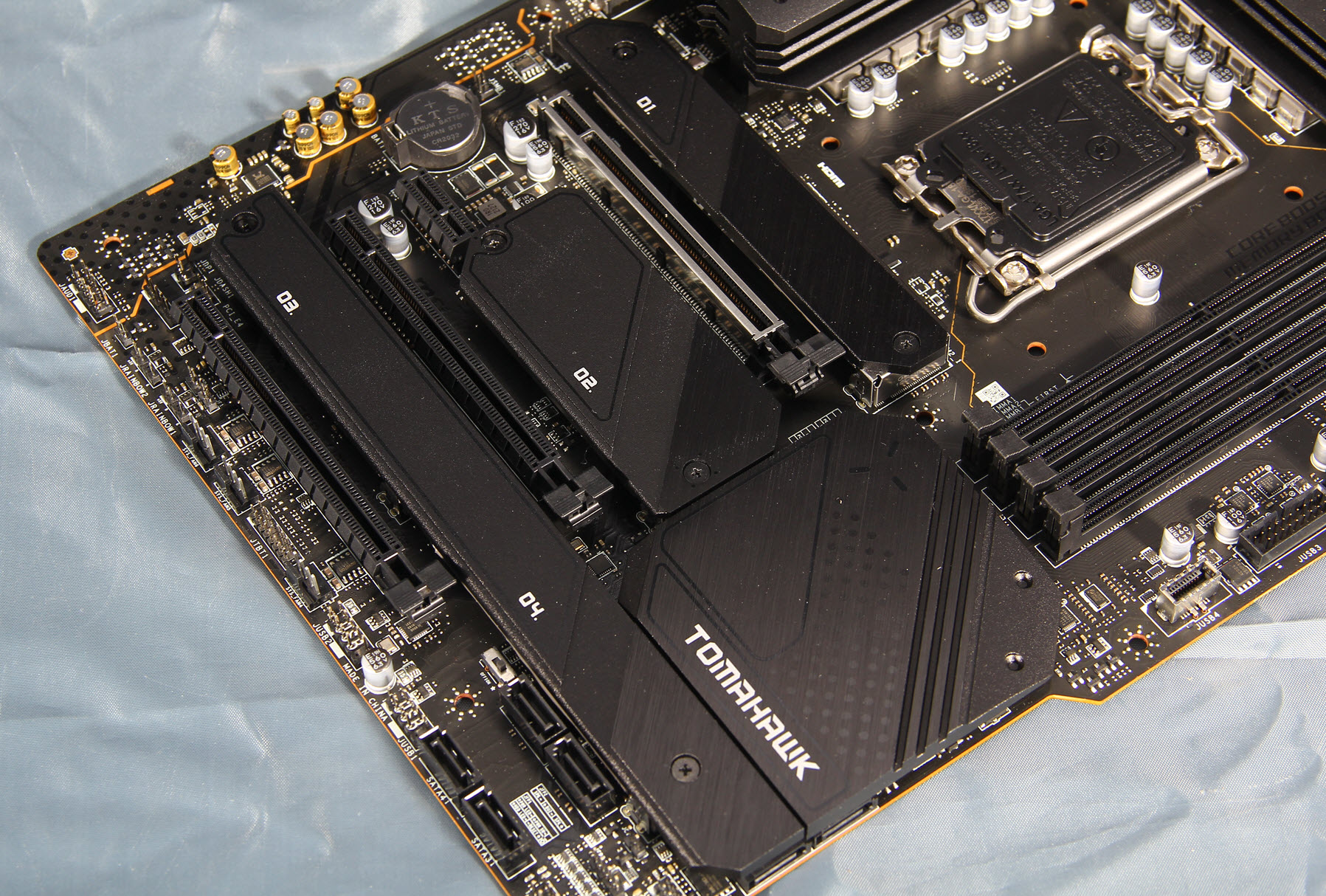 12代i712700kf跟i712700k区别,十二代i712700kf和12700k哪个好