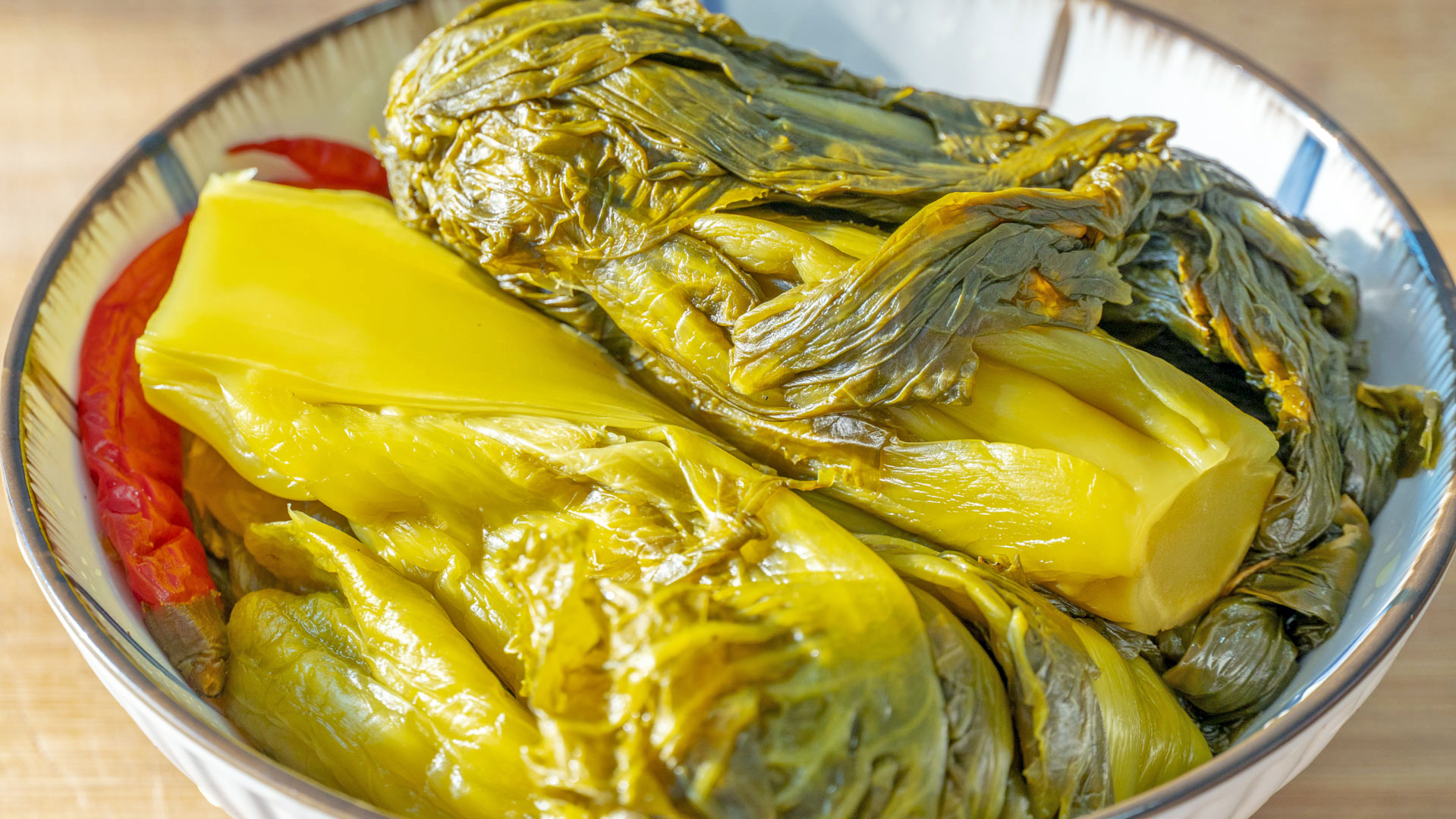 酸菜好吃不发臭的做法,酸菜鲜做的酸菜怎样吃才能更安全