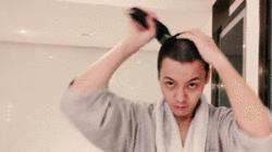 自己在家怎么剪头发男生中长发,自己剪头发男教程不用推子