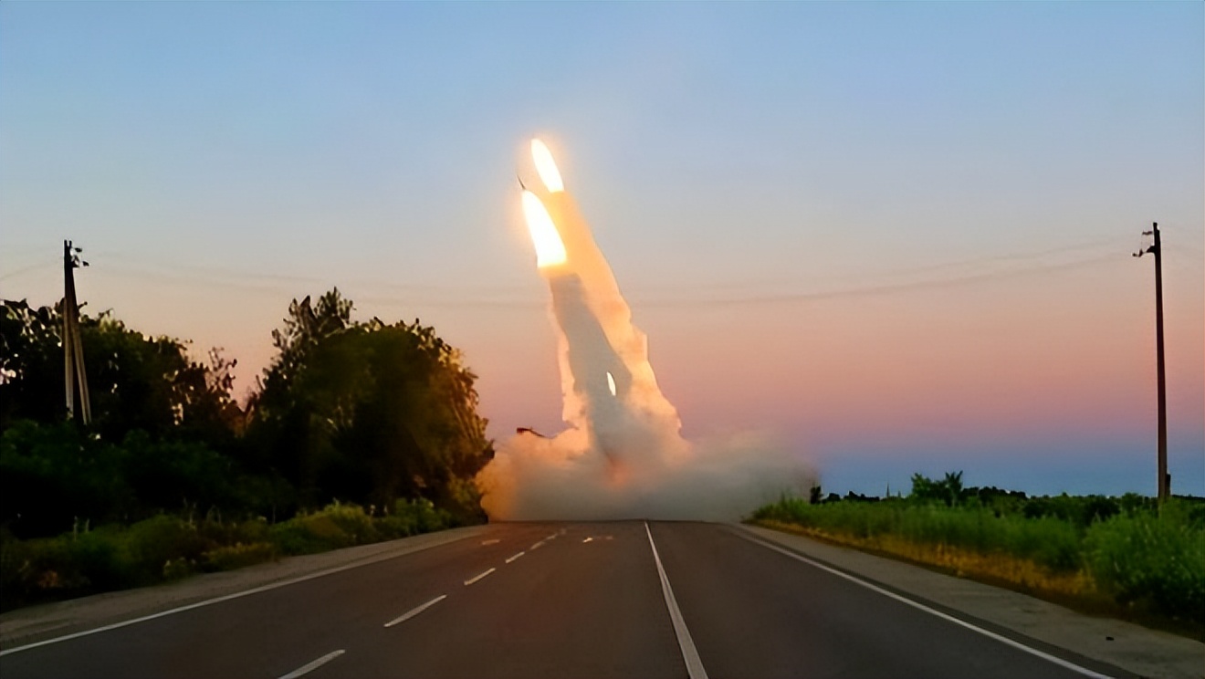 俄军发射龙卷风,波罗乃兹俄军