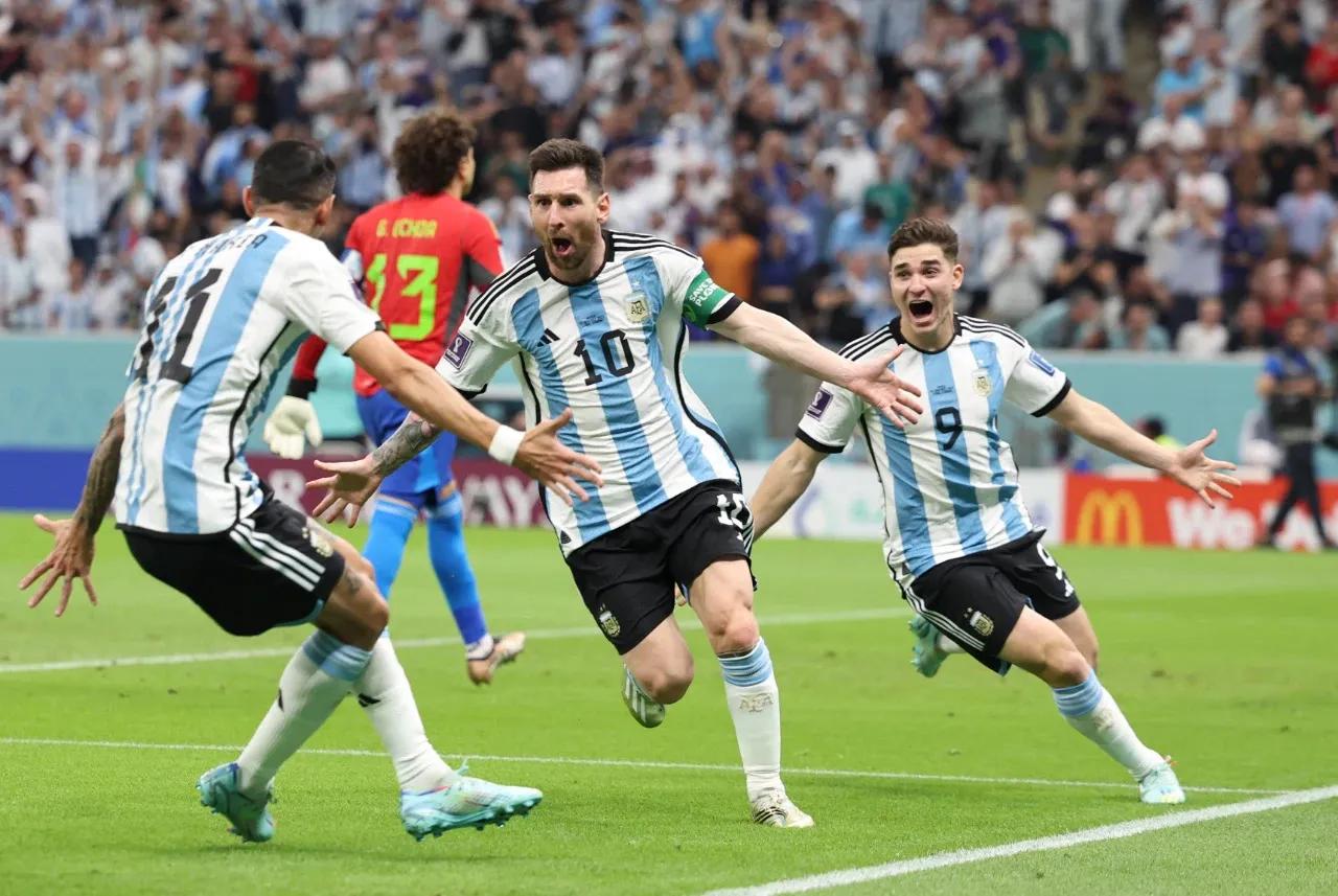 从侏儒到球王的小说,从侏儒症患者到世界球王的电影