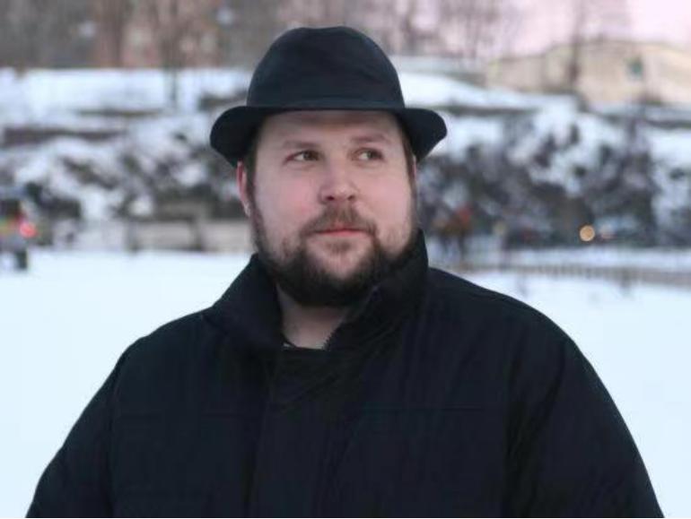 偷跑出去玩被批评,偷摩托车被同行嘲笑