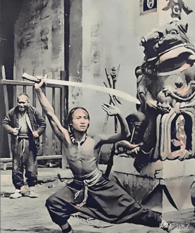 日军日记：*安妇慰**不服从管教，我很愤怒，用*刀刺**插入她的*体下**