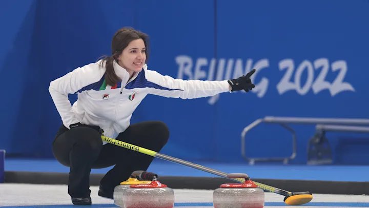 她拥有雅典娜女神般的笑颜，让整个意大利掀起“冰壶之恋”