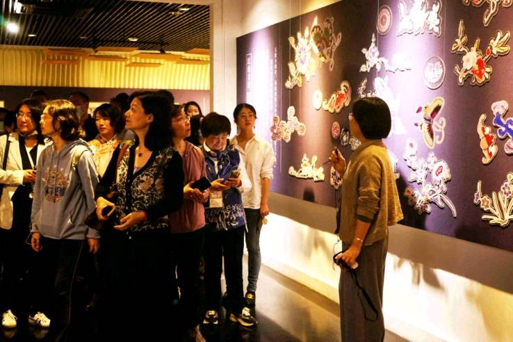 何处觅江南？苏丝《觅色——服饰里的江南色彩》待君来