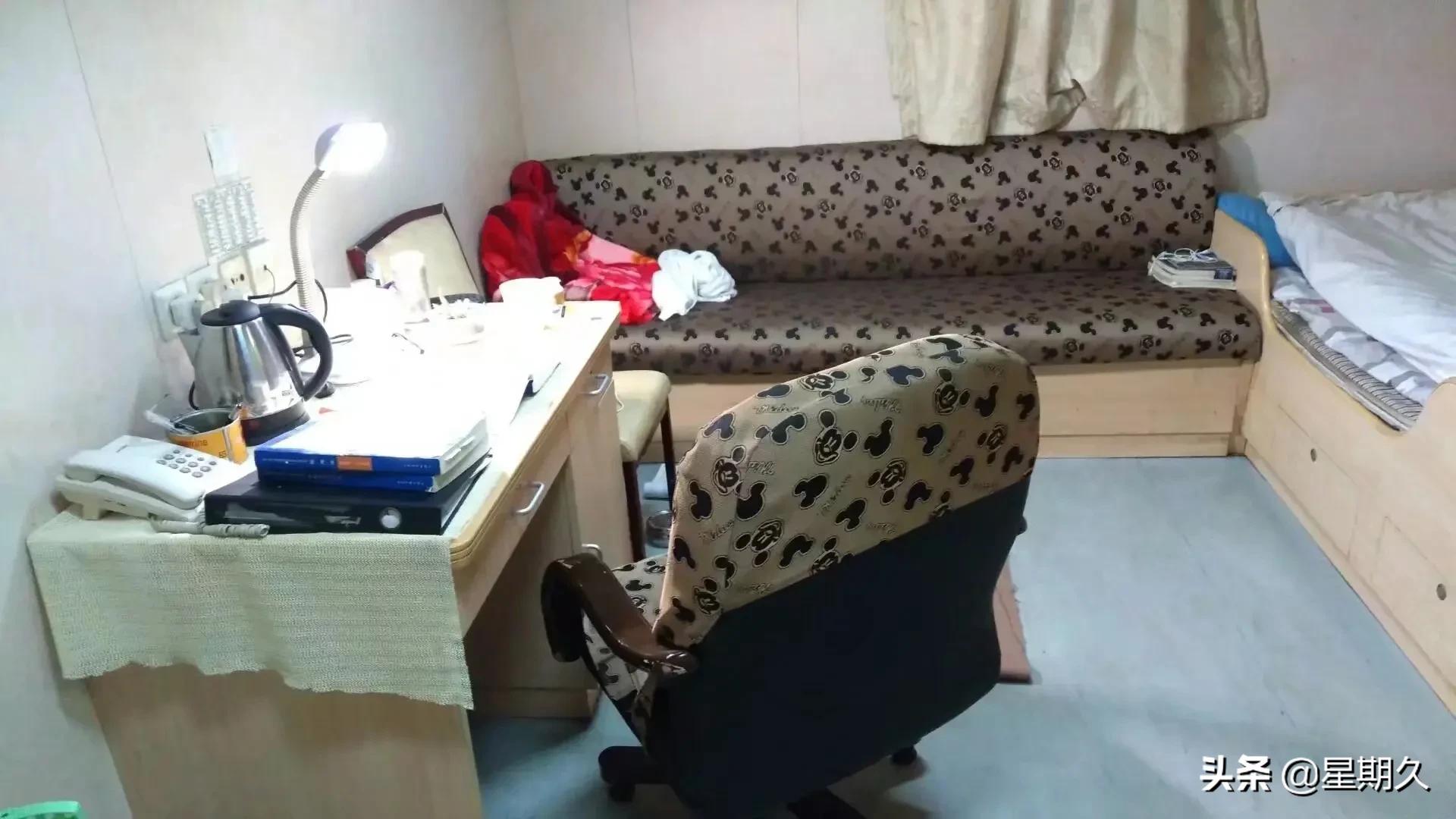 434期船东代表上船,船员过节聚餐