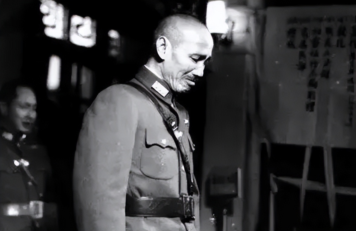 蒋介石去山庙算命，老道写下8个字，24年后，蒋介石才明白其含义