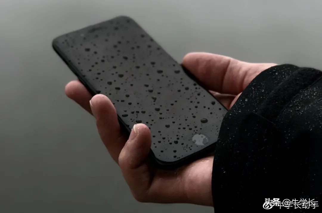 苹果手机黑屏打不开怎么办,苹果手机黑屏但是有声音屏幕不亮