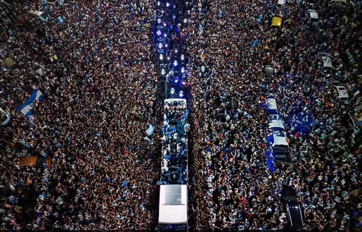 梅西的大力神杯还需要还回去吗,梅西捧回去的大力神杯是复制品吗