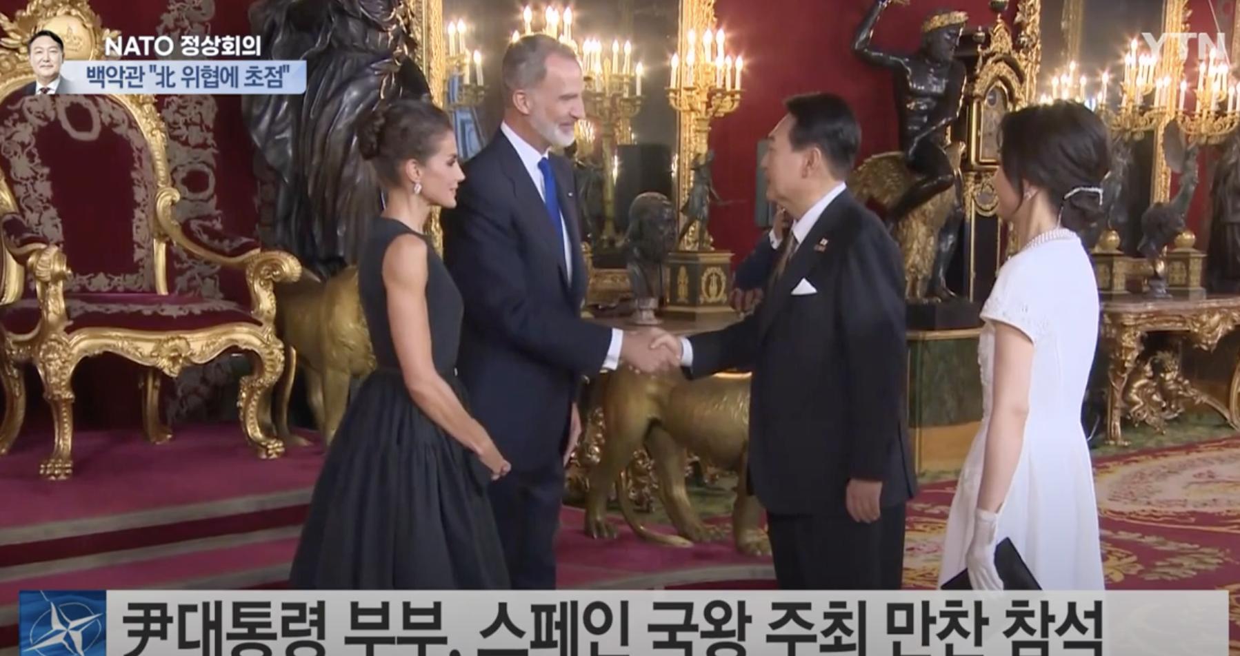 韩国第一夫人闪耀亮相国宴,韩国第一夫人参加国宴时候的绿裙