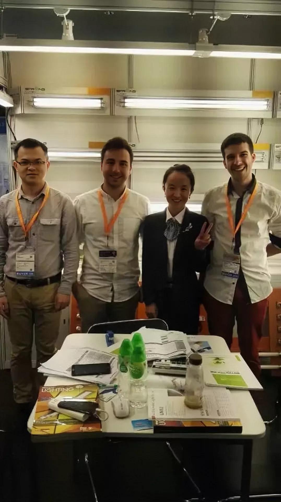 嫁给英国人的内蒙姑娘,内蒙女孩嫁70岁英国人抖音账号