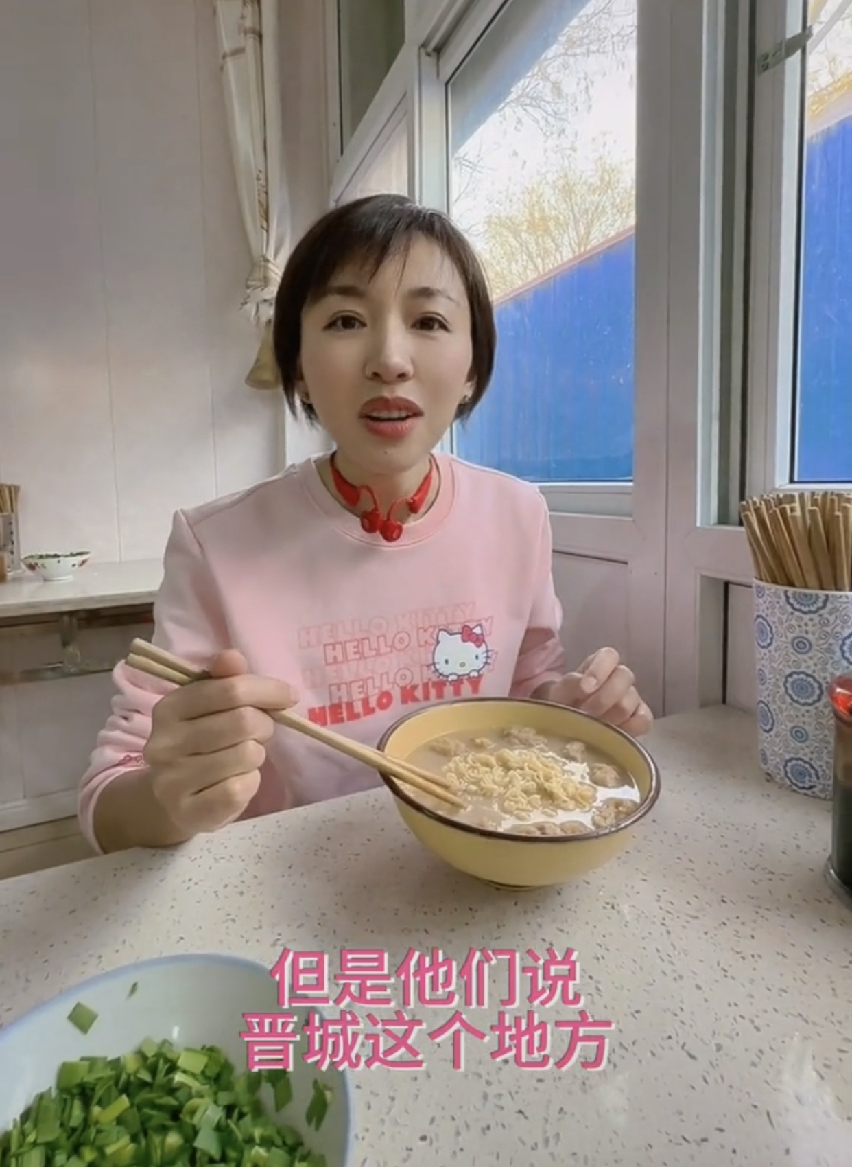 两天六个瓜：梁朝伟长居日本，李亚鹏欠债四千万，乐嘉为女人还俗