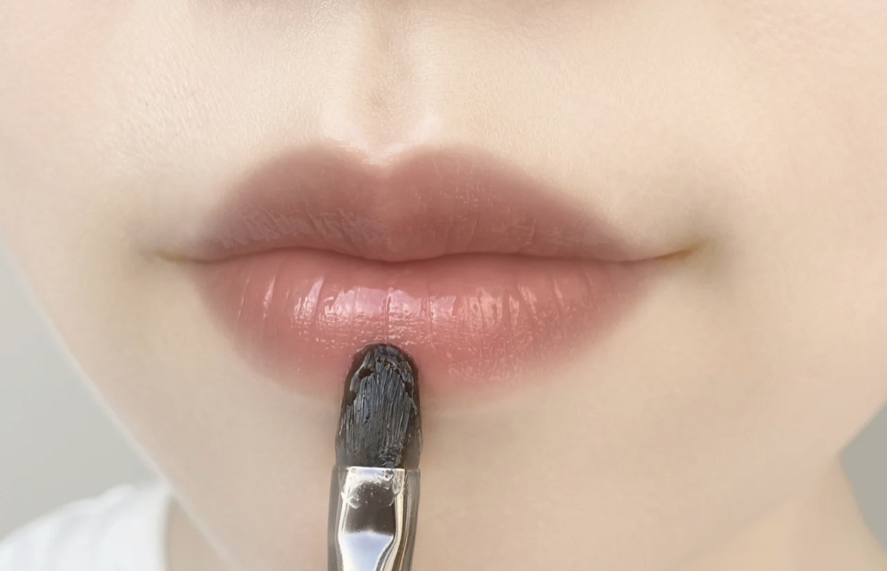 教你正确涂一个不用化妆的口红,你必须知道的口红涂抹小技巧