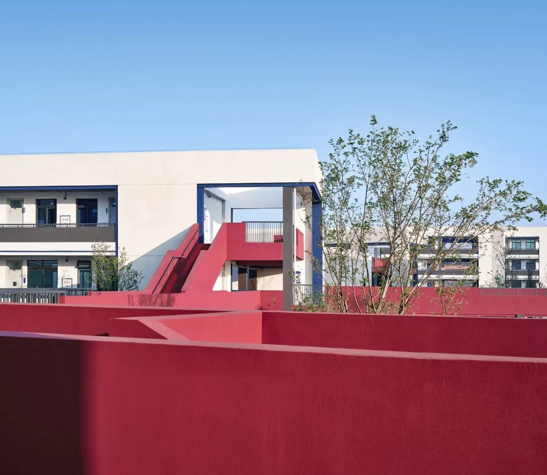 九年一贯制学校设计,阶梯式学校效果图