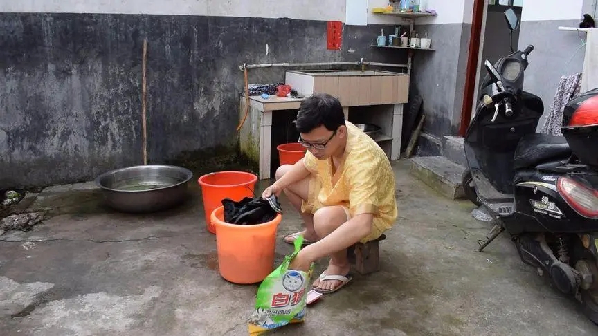 女网红侮辱烈士付出惨重的代价,女网红侮辱革命先烈罪