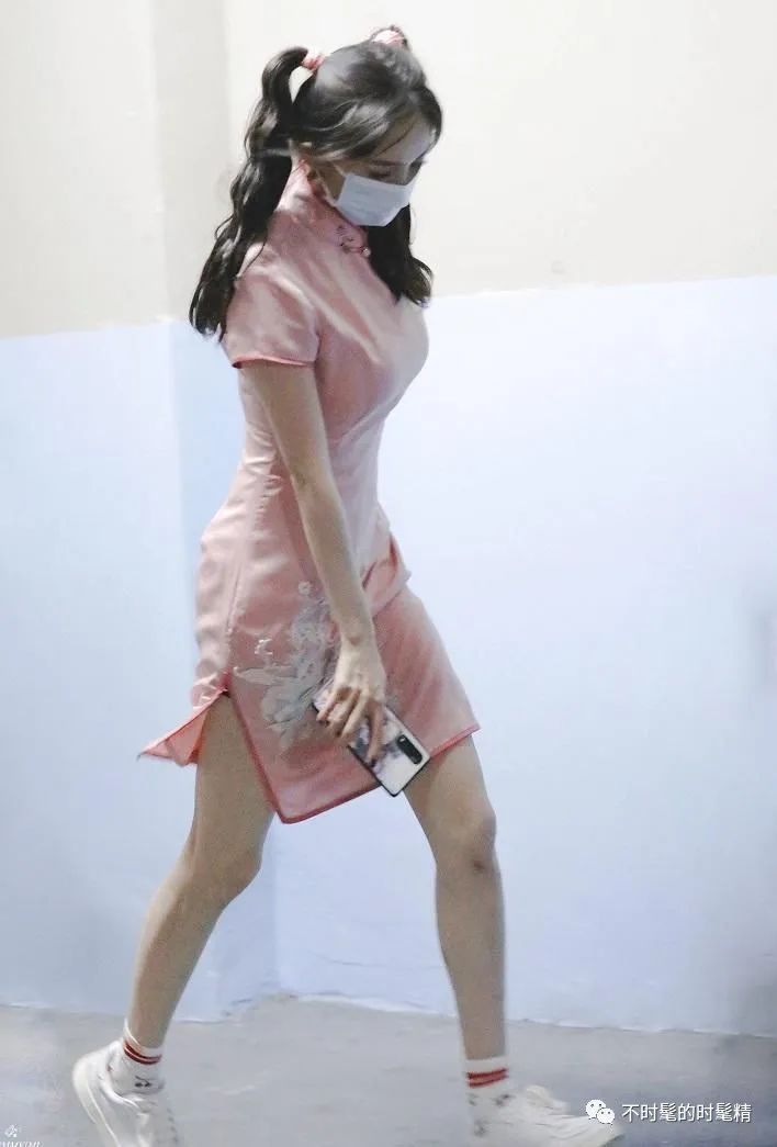 胸大怎么穿衣服不会凸出来,胸大怎么穿衣服不肿