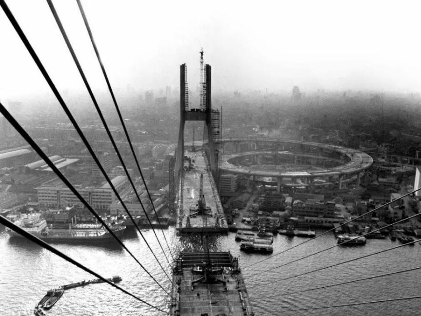 94年*小平邓**最后一次到上海，离开前对*菊黄**说：这是上海最后的机遇