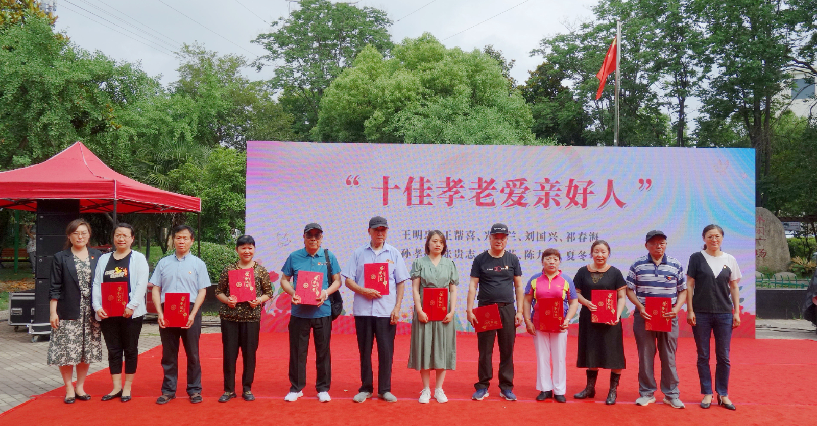 赴梅林花园社区开展主题党日活动,杨柳湖社区举办主题党日活动