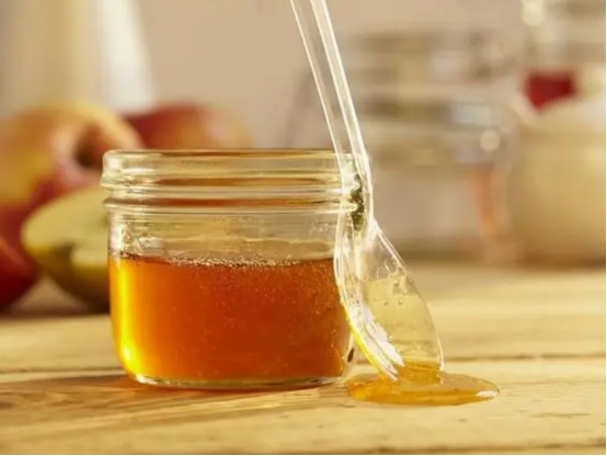 蜂蜜什么时候喝最好早上还是晚上,喝蜂蜜在每天哪个时间最好呢