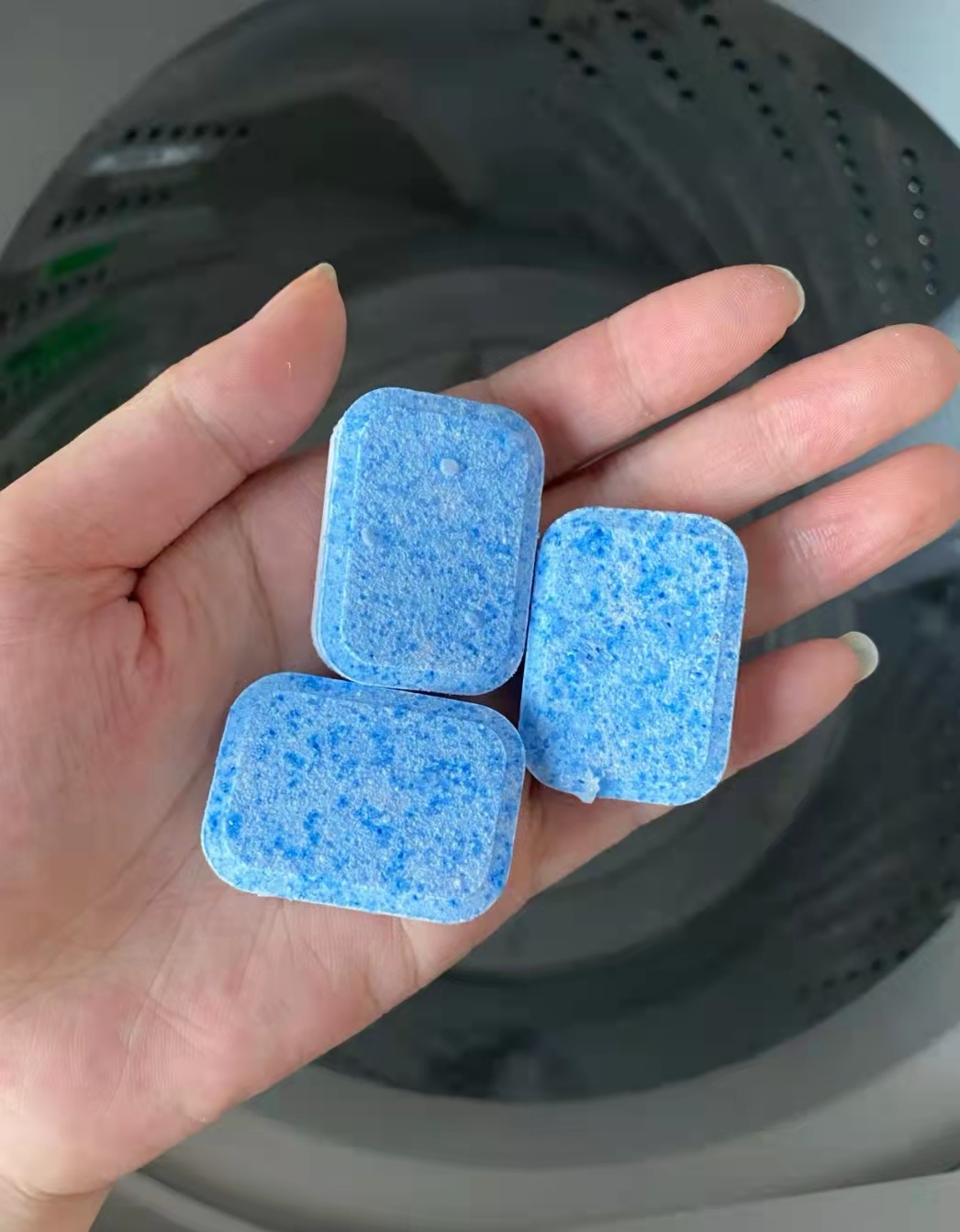 衣服清洗完后老粘毛,陈旧衣服如何洗焕然一新