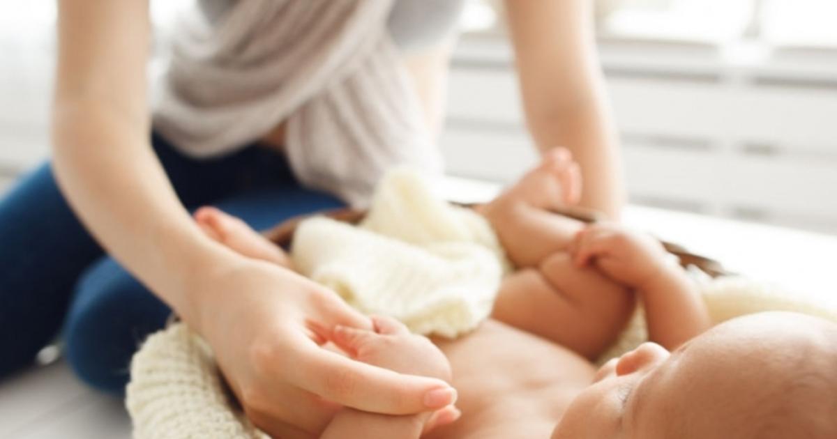 婴儿脐疝复位按摩技巧,怎么给婴儿按摩穴位